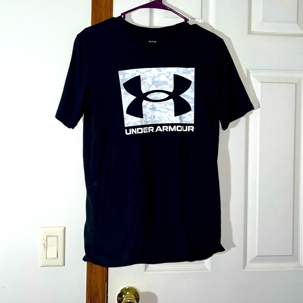 Black under armour tee
